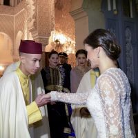 Letizia d'Espagne éblouissante devant le roi Mohammed VI du Maroc et sa famille