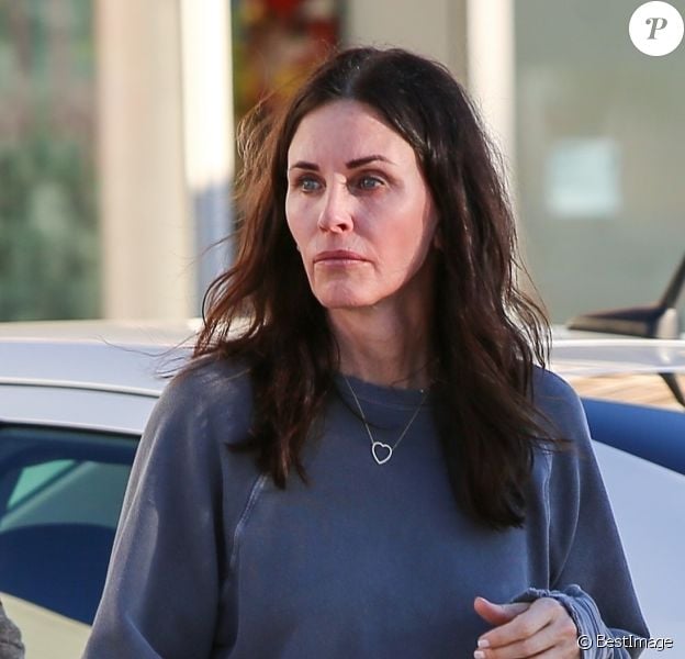 Exclusif - Courteney Cox fait du shopping avec une amie à Malibu le 25 janvier 2019.