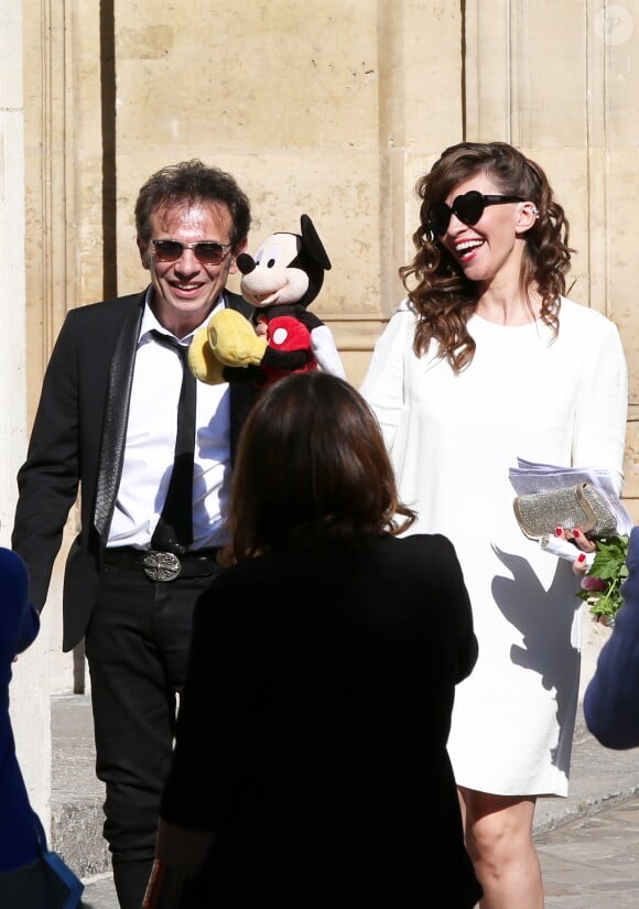 Exclusif - Mariage civil de Philippe Manoeuvre et Candice Martinon-Boisnier de la Richardière à la mairie du 1er arrondissement de Paris, le 19 juin 2014, le jour du 60ème anniversaire de Philippe Manoeuvre