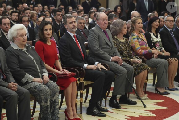 L'infante Pilar de Bourbon, la reine Letizia et le roi Felipe VI, le roi Juan Carlos et la reine Sofia d'Espagne, l'infante Elena réunis le 10 janvier 2019 à Madrid lors de la cérémonie des Prix nationaux du Sport.