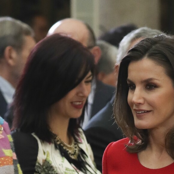 La reine Letizia d'Espagne et, en arrière-plan, l'infante Elena d'Espagne le 10 janvier 2019 lors de la cérémonie des Prix nationaux du sport espagnol, à Madrid.