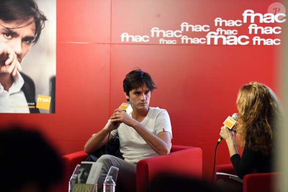 Exclusif - Alain-Fabien Delon dédicace son roman "De la race des seigneurs" aux éditions Stock à la FNAC des Ternes à Paris le 14 février 2019. Sa chérie Capucine Anav était présente et Muriel Robin a passé une tête. © Sébastien Valiela/Bestimage