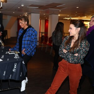 Exclusif - Alain-Fabien Delon dédicace son roman "De la race des seigneurs" aux éditions Stock à la FNAC des Ternes à Paris le 14 février 2019. Sa chérie Capucine Anav était présente et Muriel Robin a passé une tête. © Sébastien Valiela/Bestimage