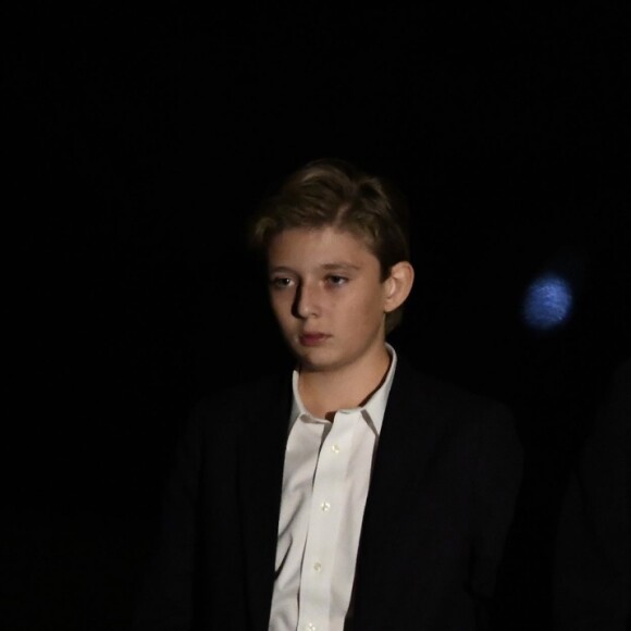 Le président Donald Trump et la première dame Melania Trump avec leur fils Barron Trump arrivent à la Maison Blanche à Washington, DC après avoir passé le week-end à Mar-a-Lago en Floride, le 18 février 2019