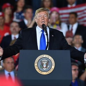 Le président Donald Trump et la première dame Melania Trump parle devant le Venezuelan American Community au Florida international University Ocean Bank Convocation Center à Miami en Floride, le 18 février 2019