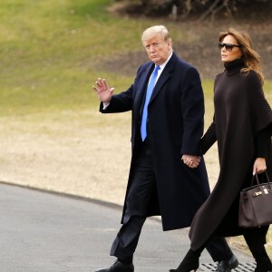 Le président Donald J. Trump et Melania Trump quittent la pelouse sud de la Maison-Blanche pour un week-end au centre de villégiature Mar-a-Lago de Palm Beach, en Floride, le 15 février 2019. le 15 février 2019.  Washington, Dist - United States President Donald J. Trump and Melania Trump depart the South Lawn of the White House for a weekend away at their Mar-a-Lago resort in Palm Beach, Florida, February 15, 2019.15/02/2019 - Washington