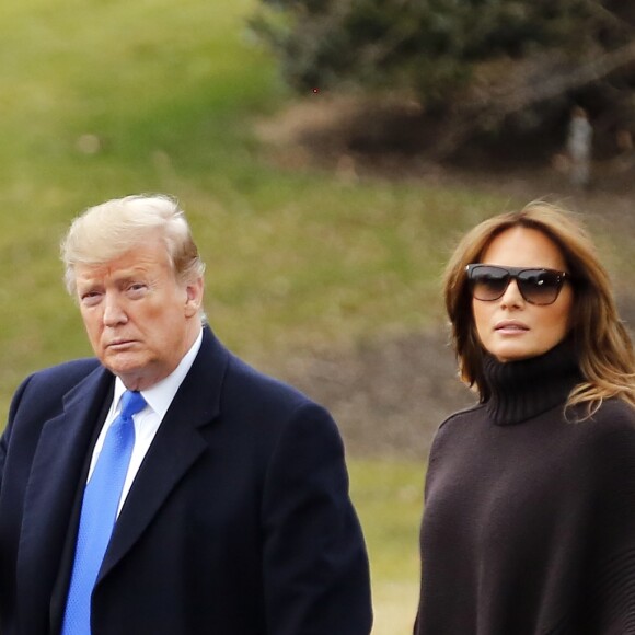 Le président Donald J. Trump et Melania Trump quittent la pelouse sud de la Maison-Blanche pour un week-end au centre de villégiature Mar-a-Lago de Palm Beach, en Floride, le 15 février 2019. le 15 février 2019.  Washington, Dist - United States President Donald J. Trump and Melania Trump depart the South Lawn of the White House for a weekend away at their Mar-a-Lago resort in Palm Beach, Florida, February 15, 2019.15/02/2019 - Washington