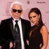 Karl Lagerfeld et Victoria Beckham - Cérémonie des Bambi Awards à Berlin en Allemagne le 14 novembre 2013.