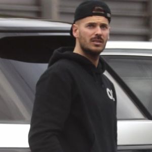 Matt Pokora (M. Pokora) se promène sous la pluie à West Hollywood le 7 janvier 2019.