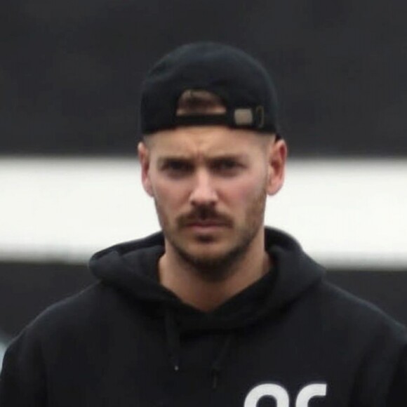 Matt Pokora (M. Pokora) se promène sous la pluie à West Hollywood le 7 janvier 2019.