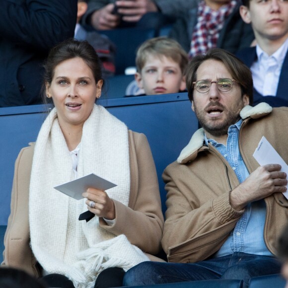 Ophélie Meunier et son mari Mathieu Vergne ont assisté au match de Ligue 1 entre le Paris Saint-Germain et Nîmes au Parc des Princes le 23 février 2019.