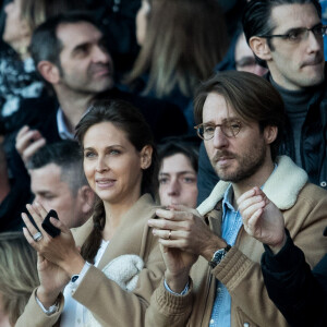 Ophélie Meunier et son mari Mathieu Vergne ont assisté au match de Ligue 1 entre le Paris Saint-Germain et Nîmes au Parc des Princes le 23 février 2019.