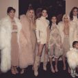 Kris Jenner, Khloé Kardashian, Kendall Jenner, Kourtney Kardashian, Kim Kardashian, Caitlyn Jenner et Kylie Jenner ainsi que la petite North West lors du défilé de mode Yeezus du rappeur et créateur Kanye West. Photo publiée sur Instagram, le 11 février 2016.