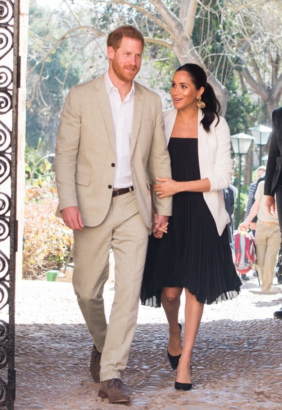 Le prince Harry et Meghan Markle, duchesse de Sussex, enceinte, aux Jardins andalous à Rabat lors de leur voyage officiel au Maroc, le 25 février 2019.