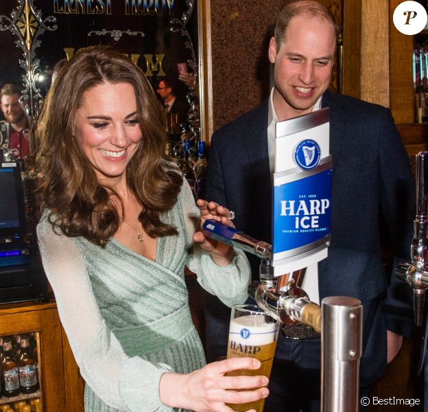 Le prince William, duc de Cambridge, et Catherine (Kate) Middleton, duchesse de Cambridge, lors d'une réception à l'Empire Music Hall à Belfast, le 27 février 2019.