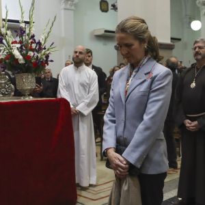 L'infante Elena d'Espagne s'est recueillie et a baisé les pieds du Christ de Medinaceli le vendredi 1er mars 2019, honorant une tradition ancestrale, en la basilique Nuestro Padre Jesús de Medinaceli à Madrid.