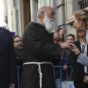 L'infante Elena d'Espagne s'est recueillie et a baisé les pieds du Christ de Medinaceli le vendredi 1er mars 2019, honorant une tradition ancestrale, en la basilique Nuestro Padre Jesús de Medinaceli à Madrid.