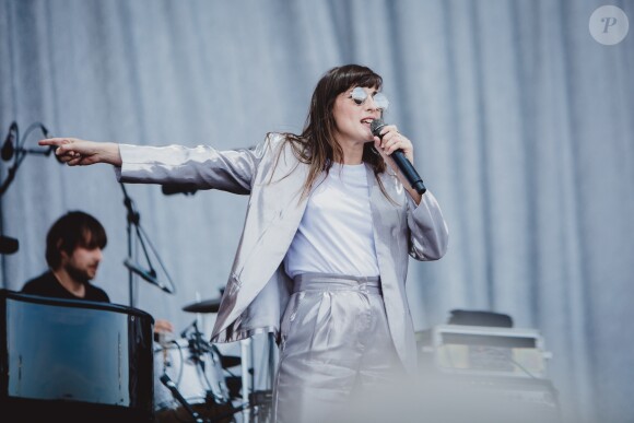 Juliette Armanet en concert pour les vingt ans de Solidays 2018 à l'hippodrome de Longchamp à Paris, France, le 24 juin 2018. © Alexandre Fumeron/Bestimage