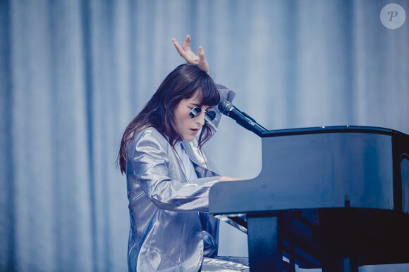 Juliette Armanet en concert pour les vingt ans de Solidays 2018 à l'hippodrome de Longchamp à Paris, France, le 24 juin 2018. © Alexandre Fumeron/Bestimage