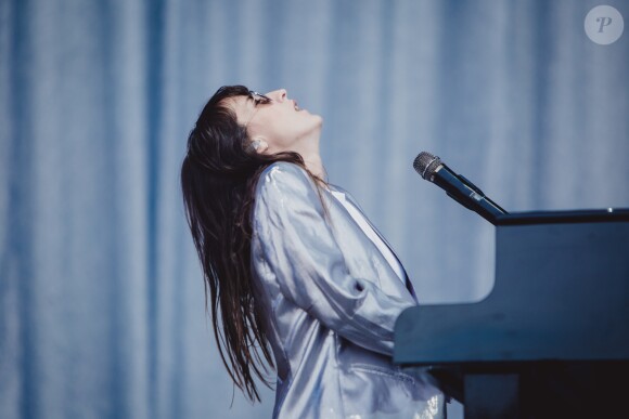 Juliette Armanet en concert pour les vingt ans de Solidays 2018 à l'hippodrome de Longchamp à Paris, France, le 24 juin 2018. © Alexandre Fumeron/Bestimage