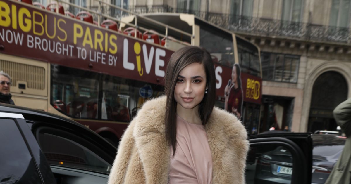 Sofia Carson - Arrivées au défilé de mode prêt-à-porter autome-hiver