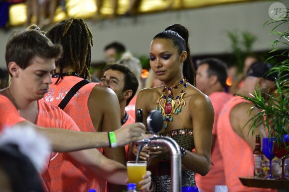 Les mannequins Victoria Secret Lais Ribeiro et Lays Silva font la fête au carnaval de Rio de Janeiro au Brésil, le 3 mars 2019.