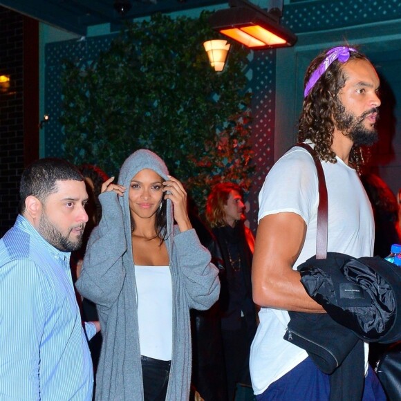 Joakim Noah et Lais Ribeiro quittent l'afterparty de Victoria's Secret à New York le 8 novembre 2018.