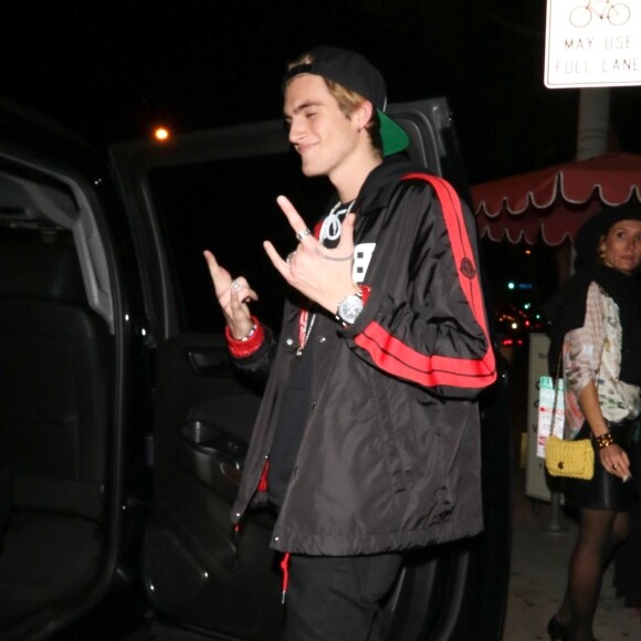 Presley Gerber à la sortie du nightclub Delilah à West Hollywood le 29 Décembre 2018 - Los Angeles  West Hollywood, CA - Presley Walker Gerber keeps it cool at Delilah Nightclub in West Hollywood after grabbing a bite at the hotspot.29/12/2018 - Los Angeles