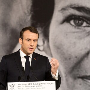 Emmanuel Macron - Remise du premier prix Simone Veil de la République française pour l'égalité femmes – hommes à la Camerounaise Aissa Doumara Ngatansou au palais de l'Elysée à Paris, à l'occasion de la journée mondiale du droits des femmes. Le 8 mars 2019 © Stéphane Lemouton / Bestimage