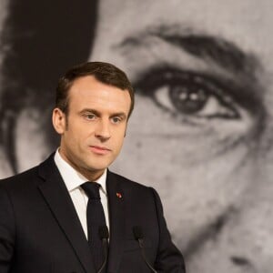 Emmanuel Macron - Remise du premier prix Simone Veil de la République française pour l'égalité femmes – hommes à la Camerounaise Aissa Doumara Ngatansou au palais de l'Elysée à Paris, à l'occasion de la journée mondiale du droits des femmes. Le 8 mars 2019 © Stéphane Lemouton / Bestimage