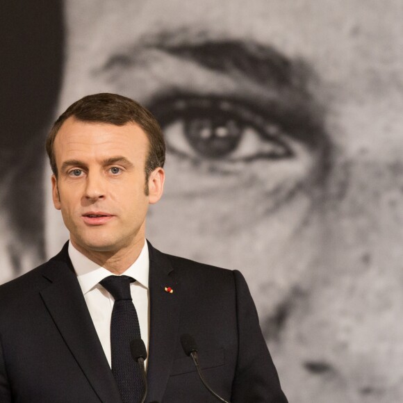 Emmanuel Macron - Remise du premier prix Simone Veil de la République française pour l'égalité femmes – hommes à la Camerounaise Aissa Doumara Ngatansou au palais de l'Elysée à Paris, à l'occasion de la journée mondiale du droits des femmes. Le 8 mars 2019 © Stéphane Lemouton / Bestimage