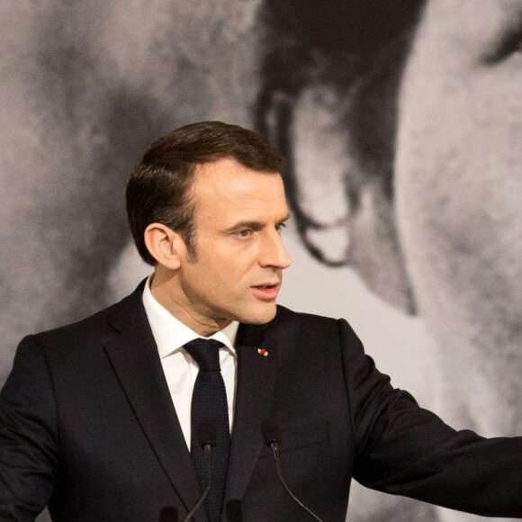 Emmanuel Macron - Remise du premier prix Simone Veil de la République française pour l'égalité femmes – hommes à la Camerounaise Aissa Doumara Ngatansou au palais de l'Elysée à Paris, à l'occasion de la journée mondiale du droits des femmes. Le 8 mars 2019 © Stéphane Lemouton / Bestimage