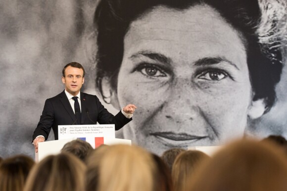 Emmanuel Macron - Remise du premier prix Simone Veil de la République française pour l'égalité femmes – hommes à la Camerounaise Aissa Doumara Ngatansou au palais de l'Elysée à Paris, à l'occasion de la journée mondiale du droits des femmes. Le 8 mars 2019 © Stéphane Lemouton / Bestimage