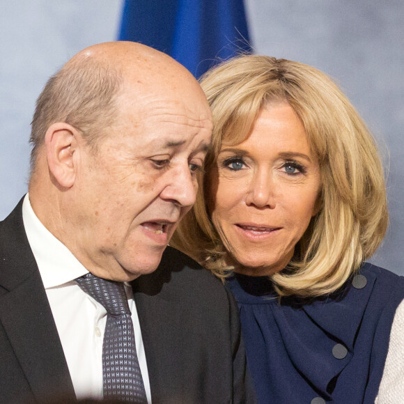 Jean-Yves Le Drian et Brigitte Macron - Remise du premier prix "Simone Veil" à la Camerounaise Aissa Doumara Ngatansou au palais de l'Elysée à Paris, à l'occasion de la journée mondiale du droits des femmes. Le 8 mars 2019 © Stéphane Lemouton / Bestimage French President Presentation of the Simone Veil prize, at the Elysee Palace, in Paris, on March 8, 2019 during International Women's Day. France's first Simone Veil prize goes to a Cameroonian activist who has worked against forced marriages and other violence against girls and women.08/03/2019 - Paris