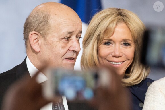 Jean-Yves Le Drian et Brigitte Macron - Remise du premier prix "Simone Veil" à la Camerounaise Aissa Doumara Ngatansou au palais de l'Elysée à Paris, à l'occasion de la journée mondiale du droits des femmes. Le 8 mars 2019 © Stéphane Lemouton / Bestimage French President Presentation of the Simone Veil prize, at the Elysee Palace, in Paris, on March 8, 2019 during International Women's Day. France's first Simone Veil prize goes to a Cameroonian activist who has worked against forced marriages and other violence against girls and women.08/03/2019 - Paris