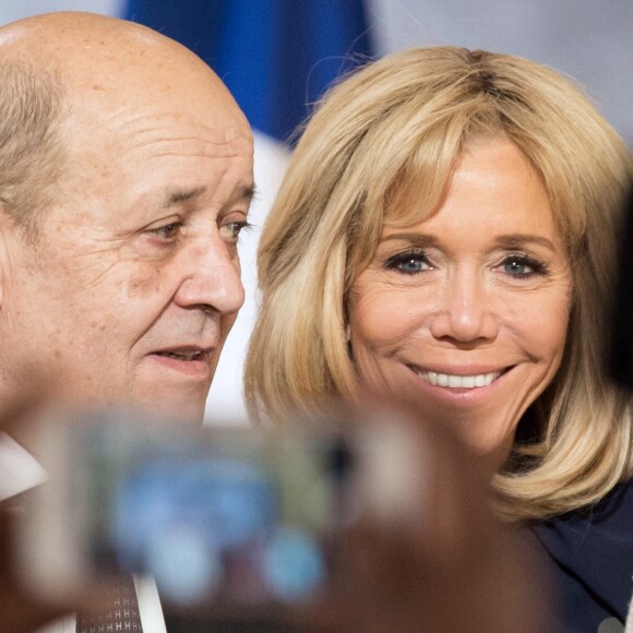 Jean-Yves Le Drian et Brigitte Macron - Remise du premier prix "Simone Veil" à la Camerounaise Aissa Doumara Ngatansou au palais de l'Elysée à Paris, à l'occasion de la journée mondiale du droits des femmes. Le 8 mars 2019 © Stéphane Lemouton / Bestimage French President Presentation of the Simone Veil prize, at the Elysee Palace, in Paris, on March 8, 2019 during International Women's Day. France's first Simone Veil prize goes to a Cameroonian activist who has worked against forced marriages and other violence against girls and women.08/03/2019 - Paris