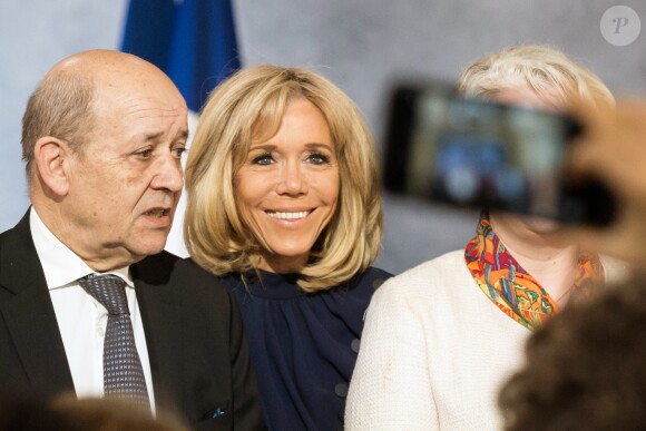 Jean-Yves Le Drian et Brigitte Macron - Remise du premier prix "Simone Veil" à la Camerounaise Aissa Doumara Ngatansou au palais de l'Elysée à Paris, à l'occasion de la journée mondiale du droits des femmes. Le 8 mars 2019 © Stéphane Lemouton / Bestimage French President Presentation of the Simone Veil prize, at the Elysee Palace, in Paris, on March 8, 2019 during International Women's Day. France's first Simone Veil prize goes to a Cameroonian activist who has worked against forced marriages and other violence against girls and women.08/03/2019 - Paris