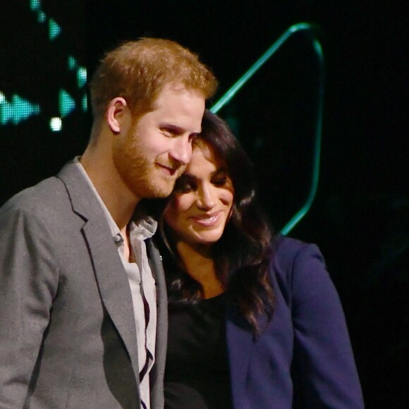 Le prince Harry, duc de Sussex, et Meghan Markle, duchesse de Sussex, enceinte, lors de l'événement WE Day au Wembley Arena à Londres, le 6 mars 2019.