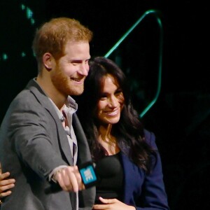 Le prince Harry, duc de Sussex, et Meghan Markle, duchesse de Sussex, enceinte, lors de l'événement WE Day au Wembley Arena à Londres, le 6 mars 2019.