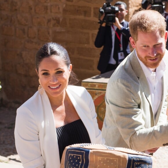 Le prince Harry, duc de Sussex et Meghan Markle, duchesse de Sussex, enceinte, en visite au "Andalusian Gardens" à Rabat lors de leur voyage officiel au Maroc, le 25 février 2019.