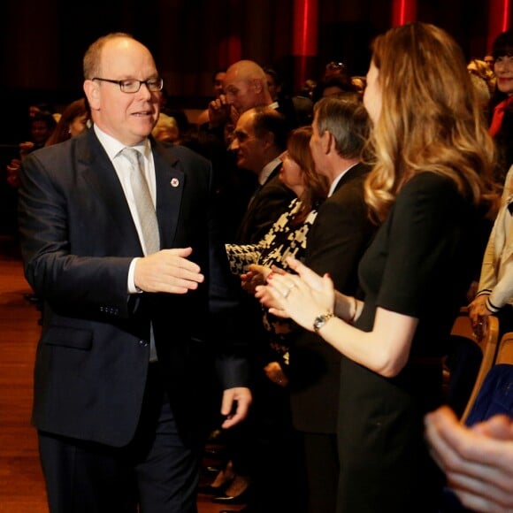 Exclusif - Le prince Albert II de Monaco passe devant Beatrice Borromeo, épouse de son neveu Pierre Casiraghi, lors de la cérémonie de remise des diplômes de secourisme de la Croix-Rouge monégasque à l'auditorium Rainier III à Monaco le 11 mars 2019. © Dylan Meiffreit/Nice Matin/Bestimage