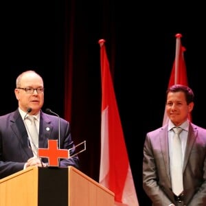 Exclusif - Le prince Albert II de Monaco et Mathieu Liberatore (directeur de la section Secourisme) lors de la cérémonie de remise des diplômes de secourisme de la Croix-Rouge monégasque à l'auditorium Rainier III à Monaco le 11 mars 2019. © Dylan Meiffreit/Nice Matin/Bestimage