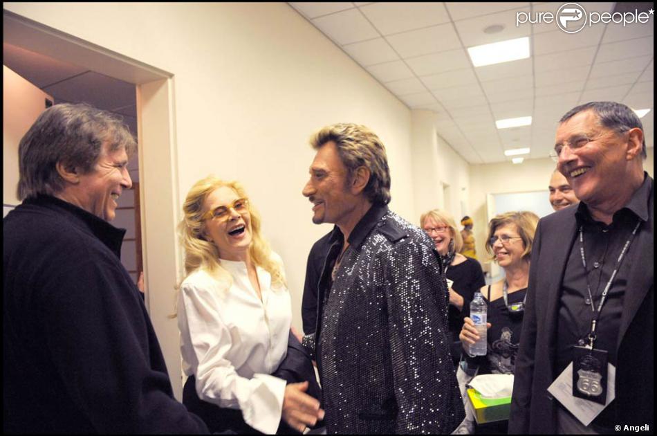 Le Tour 66 De Johnny Hallyday Fait Escale Au Stade De France Fin Mai 2009 Jean Claude Camus En Coulisses Avec Johnny Sylvie Vartan Et Tony Scotti Purepeople