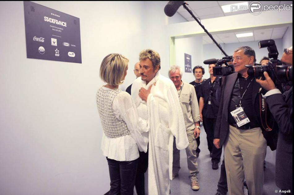 Le Tour 66 De Johnny Hallyday Fait Escale Au Stade De France Fin Mai 2009 Jean Claude Camus Attendri Par Les Retrouvailles De Johnny Et Laeticia Apres Le Co Purepeople