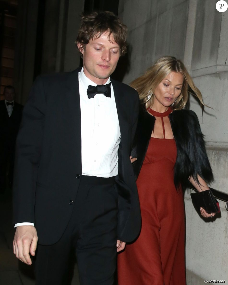 Kate Moss : Ravissante avec son chéri Nikolai von Bismarck - Purepeople