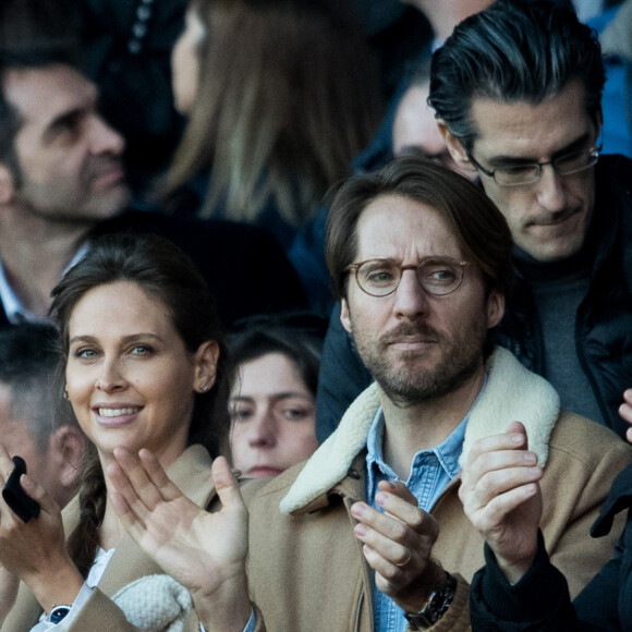 Ophélie Meunier, enceinte et son mari Mathieu Vergne - People dans les tribunes du Parc des Princes à l'occasion du match Psg contre Nimes à Paris le 23 février, 2019.