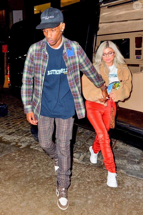 Exclusif - Travis Scott sort de son concert accompagné de sa fiancée Kylie Jenner à Madison Square Garden à New York, le 27 novembre 2018