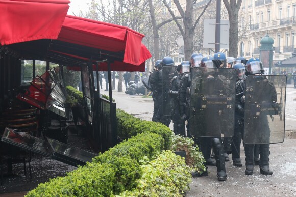 Le Fouquet's lors de la manifestation des gilets jaunes, le 16 mars, à Paris.