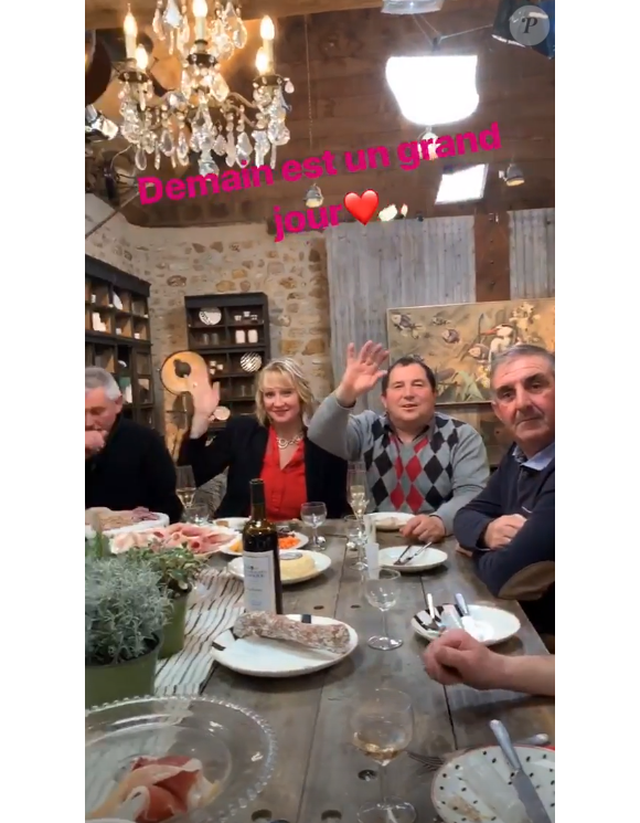 Karine Le Marchand et les agriculteurs de "L'amour est dans le pré 2019" avant l'ouverture des courriers - mardi 19 mars 2019, sur Instagram