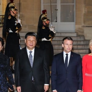 Le président de la République Emmanuel Macron et sa femme Brigitte Macron reçoivent le président de la République populaire de Chine XI Jinping et sa femme femme Peng Liyuan au palais de l'Elysée pour un dîner d'état, Paris, le 25 mars 2019. ©Dominique Jacovides / Bestimage